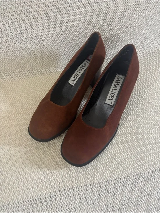Sam & Libby Women's Brown Suede Heels