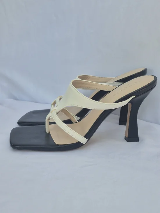 TORGEIS Two Tone Black White Square Toe Thong Heeled Mule Sandals Size 6.5M