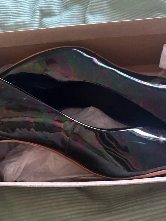 Vintage Clark Women's Iridescent Black Patent heels