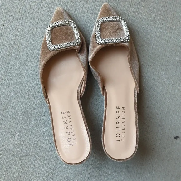 Journee Collection Women's Tan Velvet Silver Buckle Pointed‎ Toe Heels Size 7.5