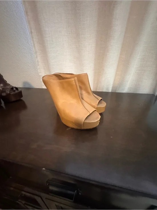 Gianvito Rossi Tan Open-Toe Wedge Mules