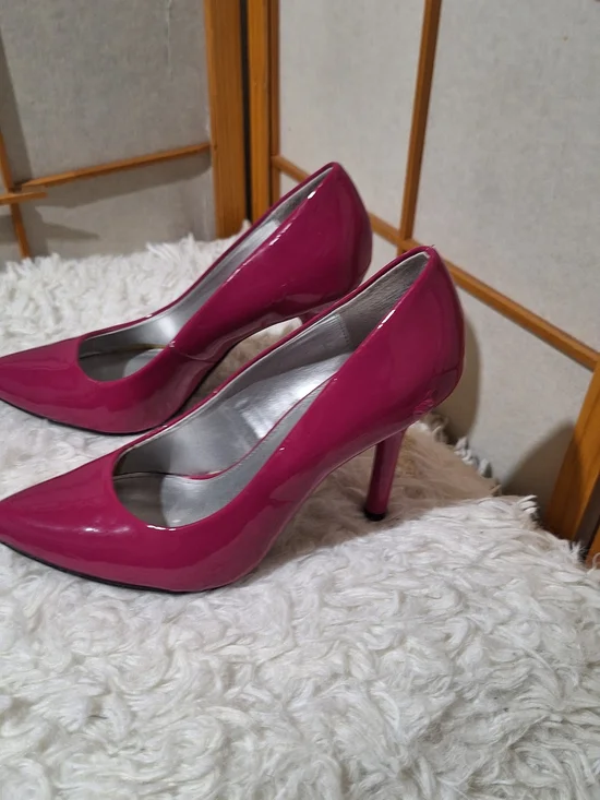 Women's Fuchsia Patent Pump - Classic Pointed Toe Heel