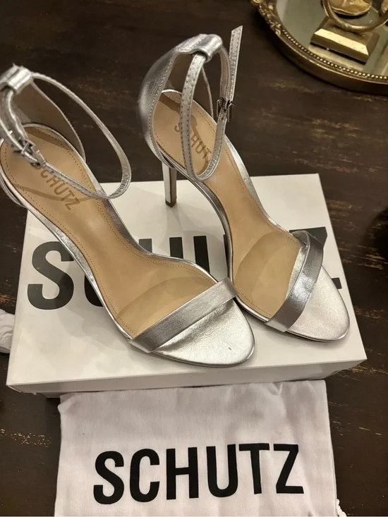SCHUTZ brand new Cadey-Lee Silver Metallic Open-Toe Ankle-Strap Heels size 9.5
