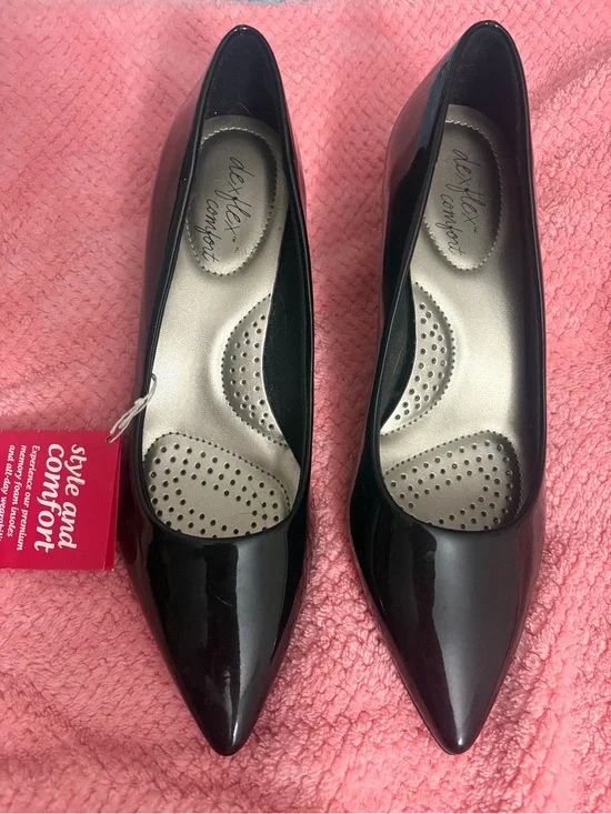 dexflex comfort Women's Black Patent Pointed Toe Pumps