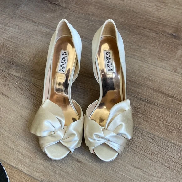 Badgley Mischka Ivory Satin Peep-Toe Heels with Knot Bow