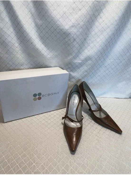 BCBGIRLS Cacao Color leather Mary Jane pump Heels SZ:8
