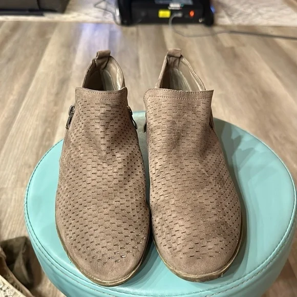 Torrid women ankle boots. Taupe, perforated, Size 11