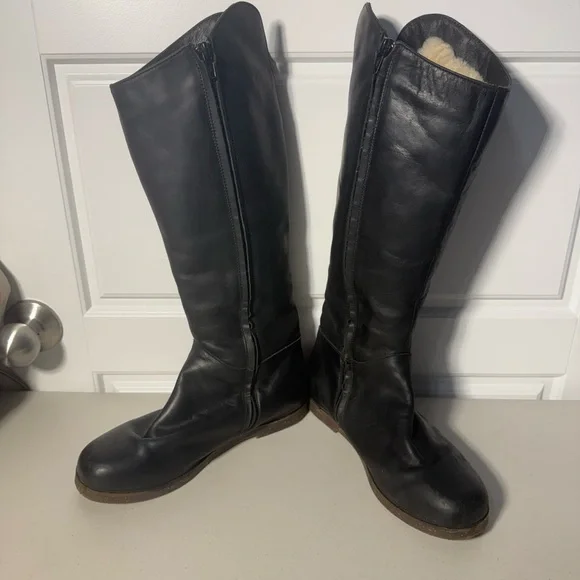 Emu Australia Sheepskin Lined‎ Black Leather Knee-High Boots Size 7