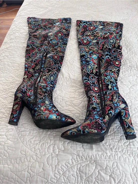 Women’s Floral Embroidered Knee-High Heeled Boots