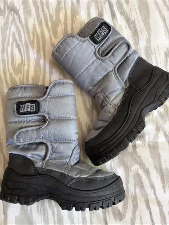 EUC Kids Gray Snow Boots
