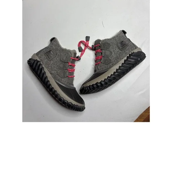 Sorel Kids Out N About Plus Conquest Waterproof Winter Boots Grey Pink Size 1