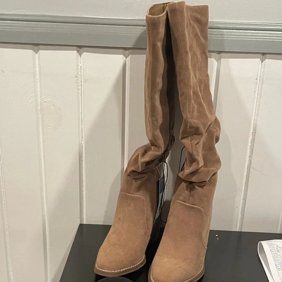 Universal Thread Women’s Tall Slouch Suede Boots - Tan size  6WC