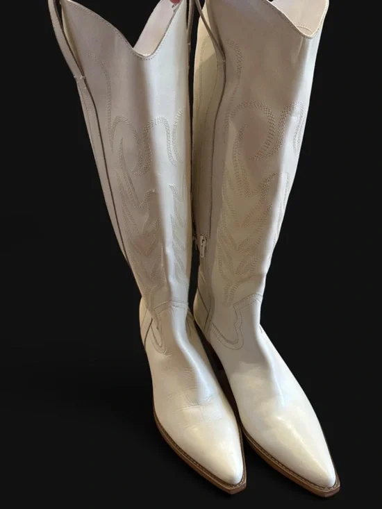🤍🤠 The cutest white leather cowboy boots from Coconuts by Matisse