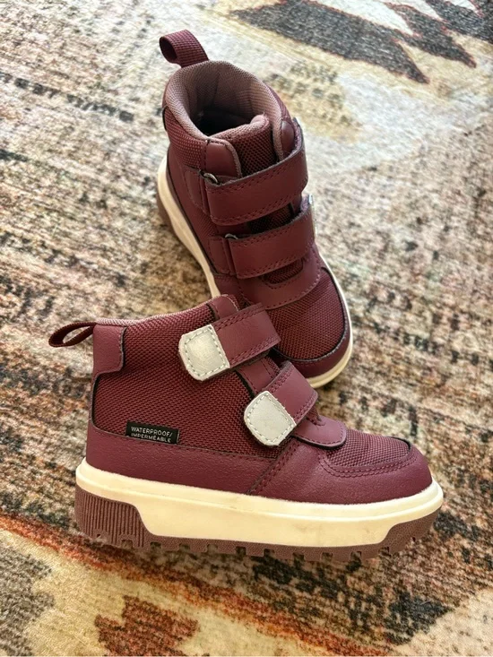 H&M Toddler 7.5 Waterproof Burgundy High-Top Sneakers