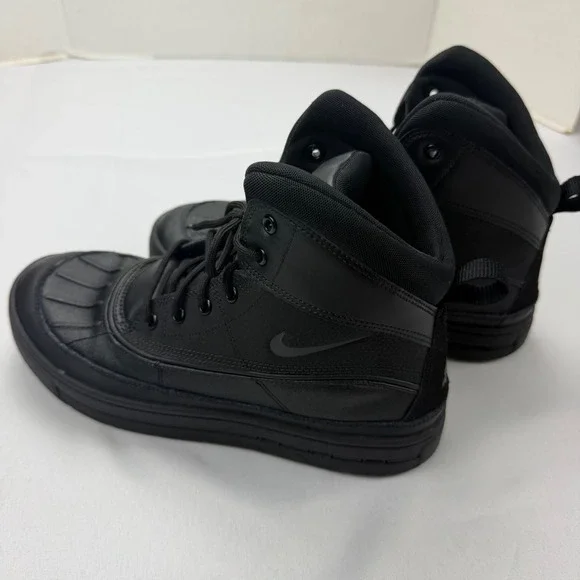 Nike Woodside 2 High Boots Kids Size 7Y Black ACG Duck Boots HF0767-001