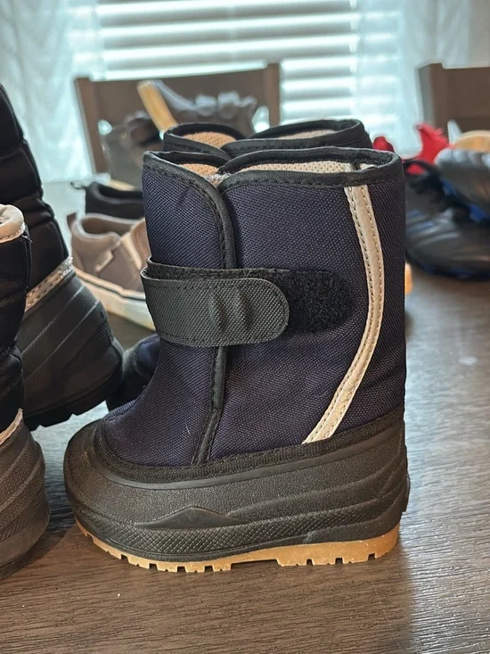 L.L. Bean Navy and Black Kids Snow Boots with Hook-and-Loop Strap