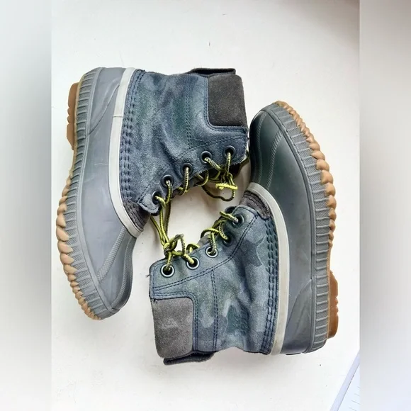 Youth Sorel Boots Size 3