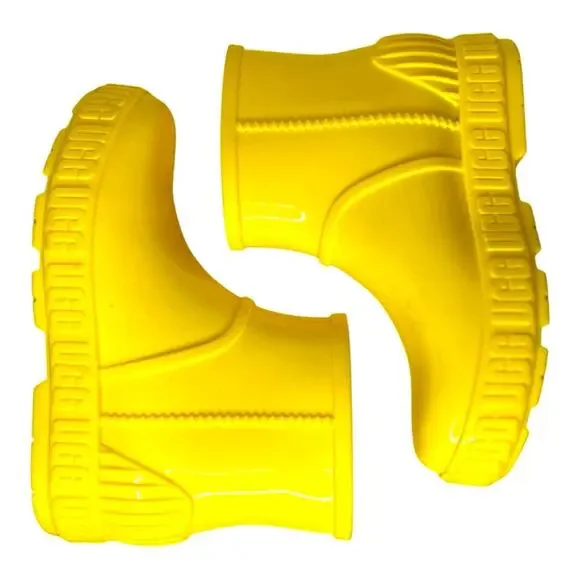 Ugg Drizlita kids canary yellow Sherpa lined rain boots. Size 1