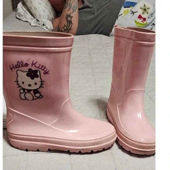 Hello Kitty Pink Rubber Rain Boots‎ Kids Size 30 Waterproof Lug Sole Sanrio