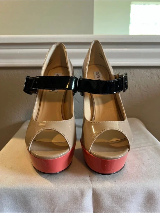 Steve Madden Beige Peep-Toe Platform Sandals with Coral Sole