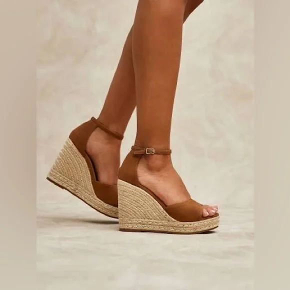 NIB Veronica Beard Gianna Suede Platform Wedge Sandals in Caramel Brown Size 9.