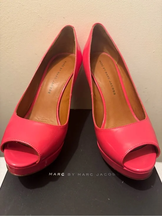 Marc by Marc Jacobs Coral Patent Leather Peep Toe Platform Pumps - Size 8