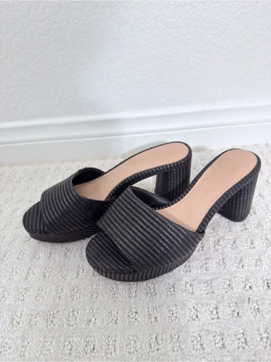 Veronica Beard Black Ribbed Slide Heels
