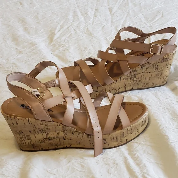 SELF ESTEEM  NUDE PLATFORMS SANDALS SIZE 81/2 NEW
