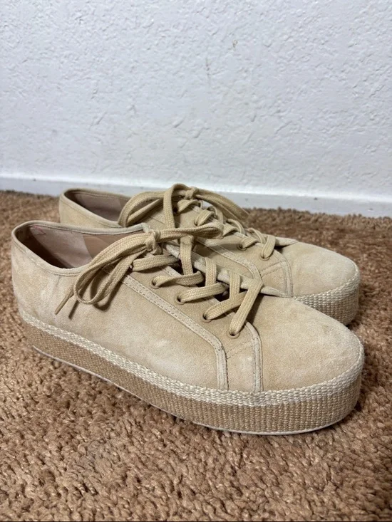 Vince women’s 8 Windell suede beige lace up platform sneakers‎ like new