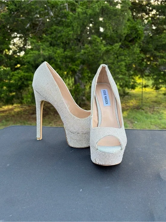 Steve Madden Silver Crystal Peep-Toe Platform Heels Sz 6 see pics for condition