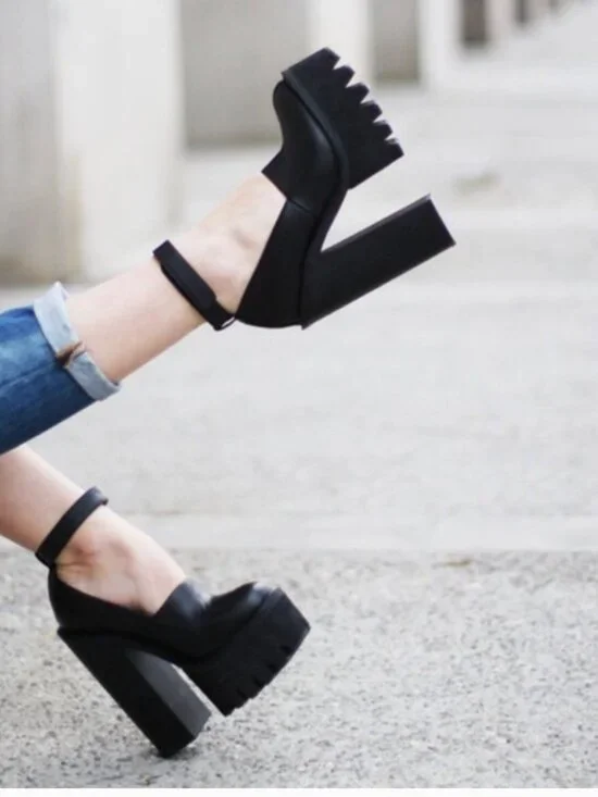 Jeffrey Campbell Scully Platform Heels Lug Sole High Heel Shoes Black Size 6.5
