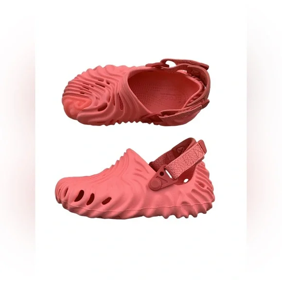 Crocs Big Kid Size 1 / J1 Salehe Bembury x The Pollex Clog Sandals in Begonia