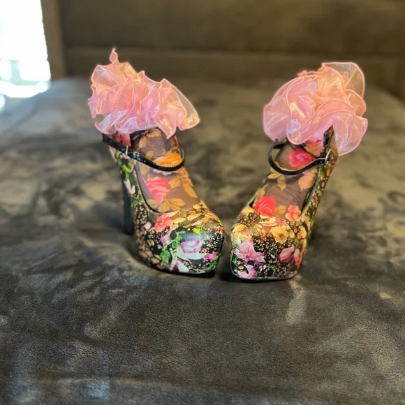 Floral Platform Madison by Shoedazzle Roxy‎ Heels Size 9.5 Women’s