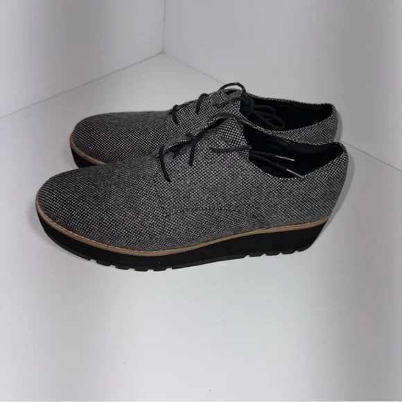 Eileen Fisher Eddy Gray and Black Oxfords size 8.5 with defect