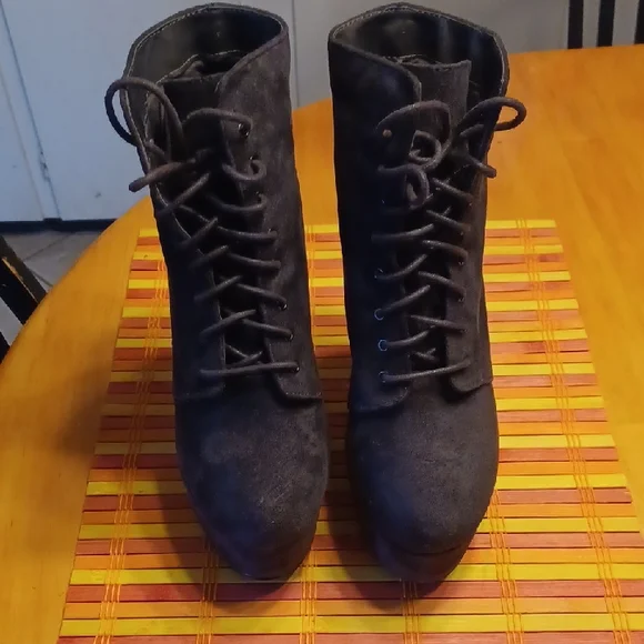 Speed Limit 98 Black Platform Lace-Up Ankle Boots Size 8