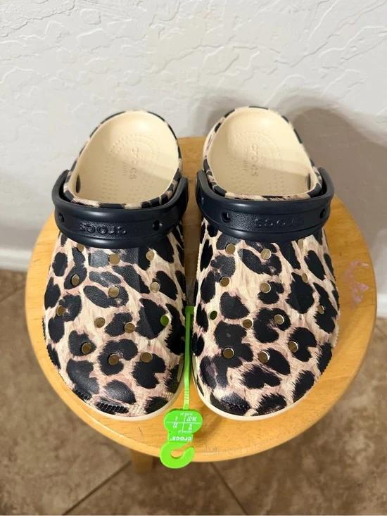 CROCS Women Size US 6 Leopard Print Clogs in Black and Cream size W6