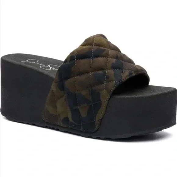 Jessica Simpson Quilted Camo Platform Slide Sandal - Olive/Black size 8M