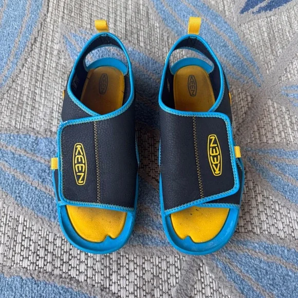 Keen Kids' Knotch River OT Sandal Big Kid Size 6 Black Vivid Blue