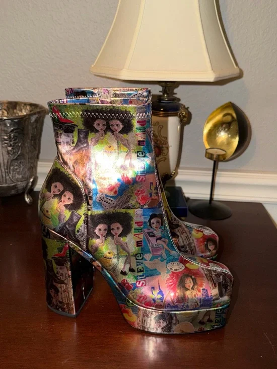 RARE Steve Madden Bianca Graphic Print Platform Ankle Boots Size 8.5 Like New