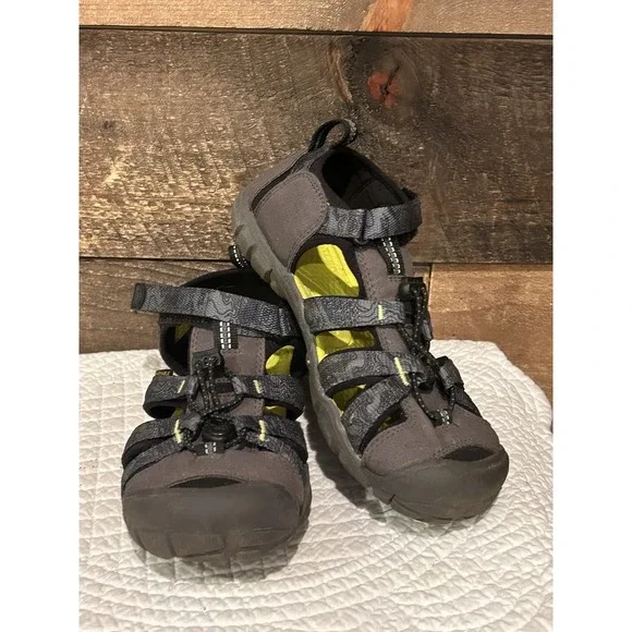 Keen Kids Seacamp II CNX Sandal‎ Size 4 M Big Kid Washable