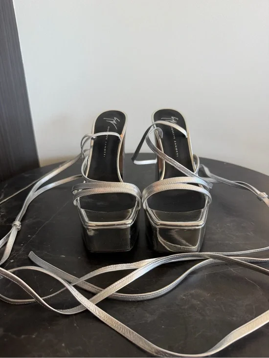 Giuseppe Zanotti Flavienne Mirrored-leather Platform Sandals In Silver