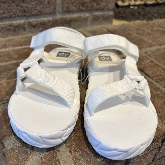 Big Kids Dolce vita DV Zaidey‎ White Strappy Sandals Girls sz 3 #0025