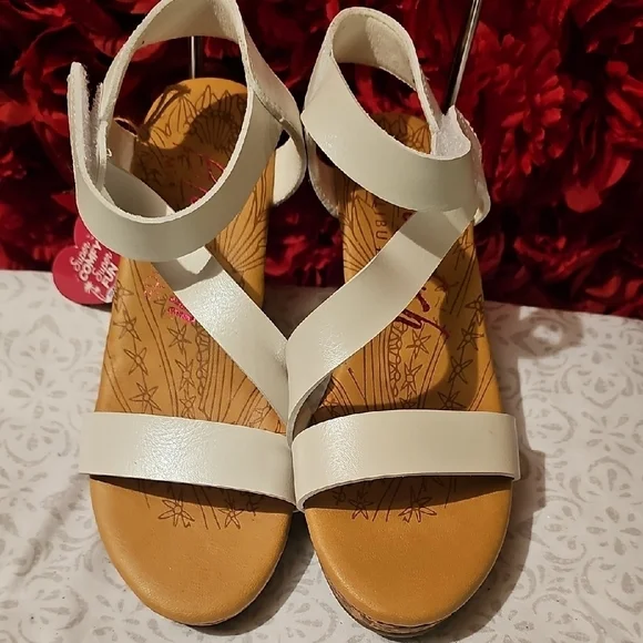 Blowfish NWT Girls White Strappy Sandals Size 1