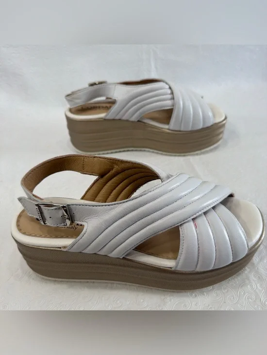 Cordani Yvonne Platform Wedge Sandals Tan White Womens 39 Made in Italy DEFECT