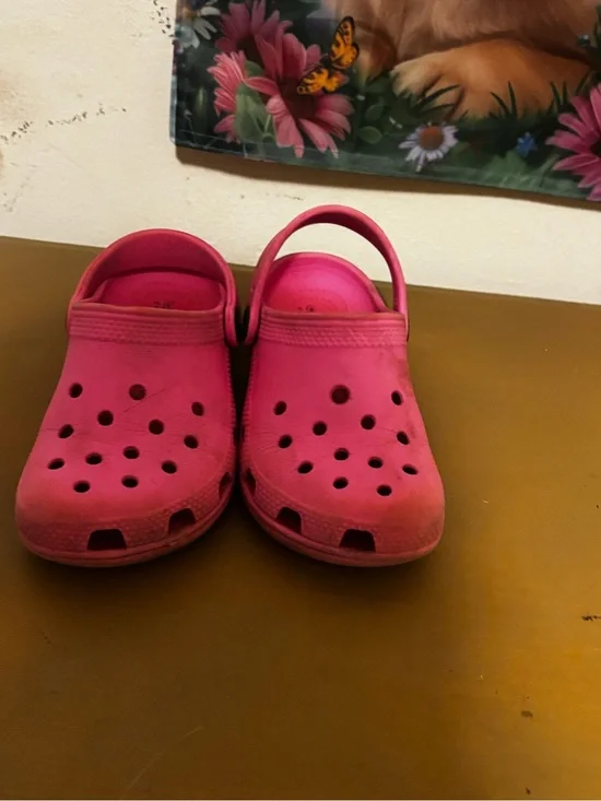 CROCS Kids Bright Pink Classic Clog Sandals C10