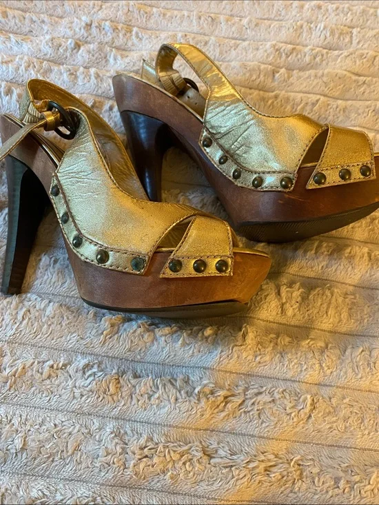 Pre-Loved Steve Madden Gold Leather Platform Slingback Heels with Studs.