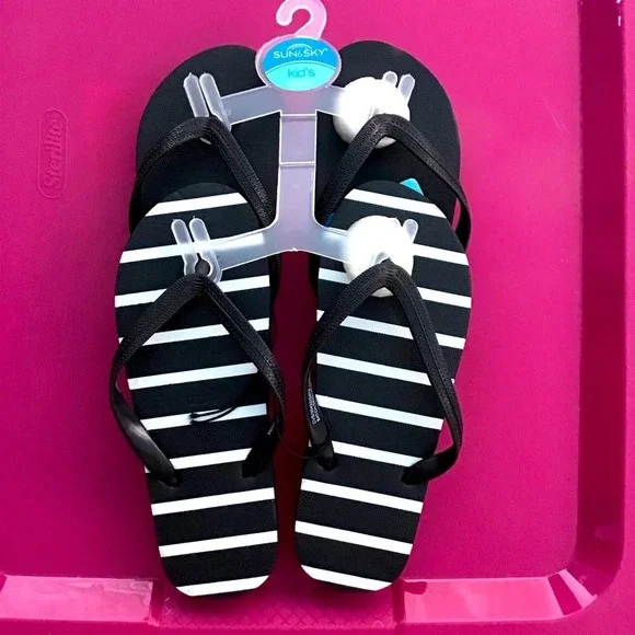 Sun & sky kids sandals size  13/1. ( Bag J  & K & L )