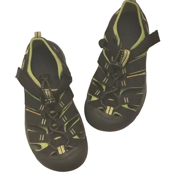 KEEN WaterpKids Sandals Newport H2 Closed Toe Black/ Lime Shoe Size-3