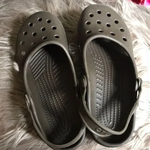 Crocs children’s shoes/sandals light brown size 7
