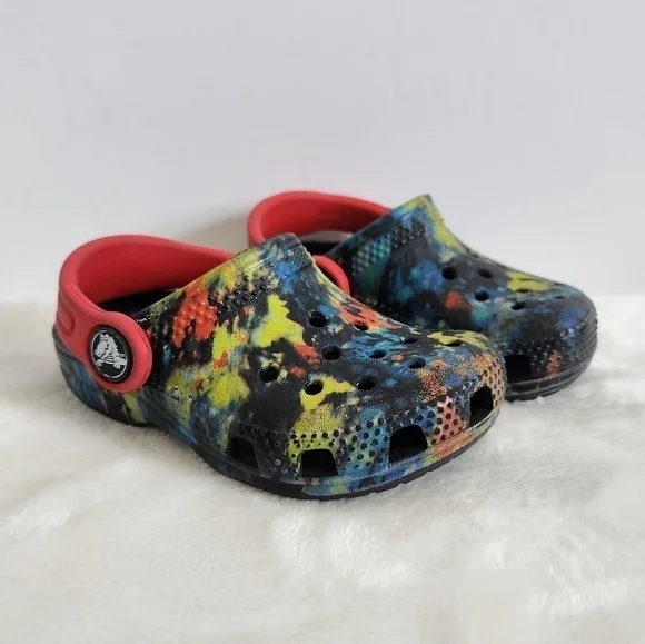 Crocs Classic Clog Tie Dye Black Red Blue Slip On Shoe Child Size 6 Unisex